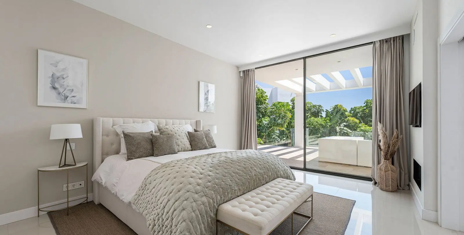 Sale of detached villa in La Quinta 26