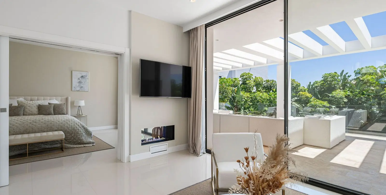Sale of detached villa in La Quinta 28