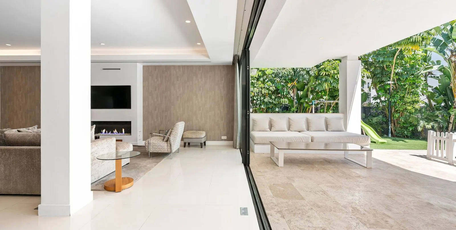 Sale of detached villa in La Quinta 52
