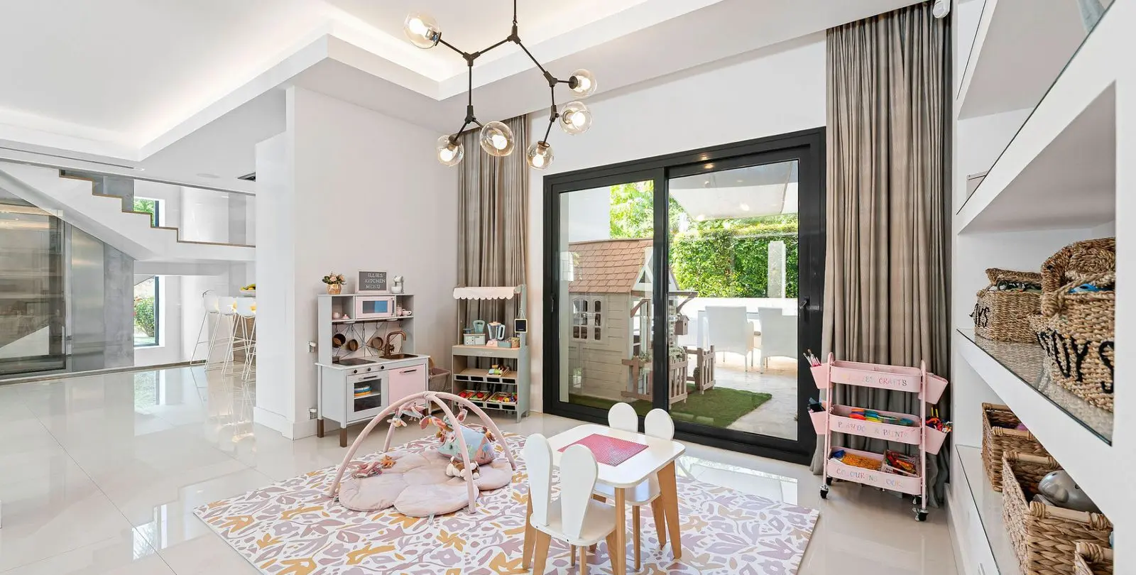 Sale of detached villa in La Quinta 54
