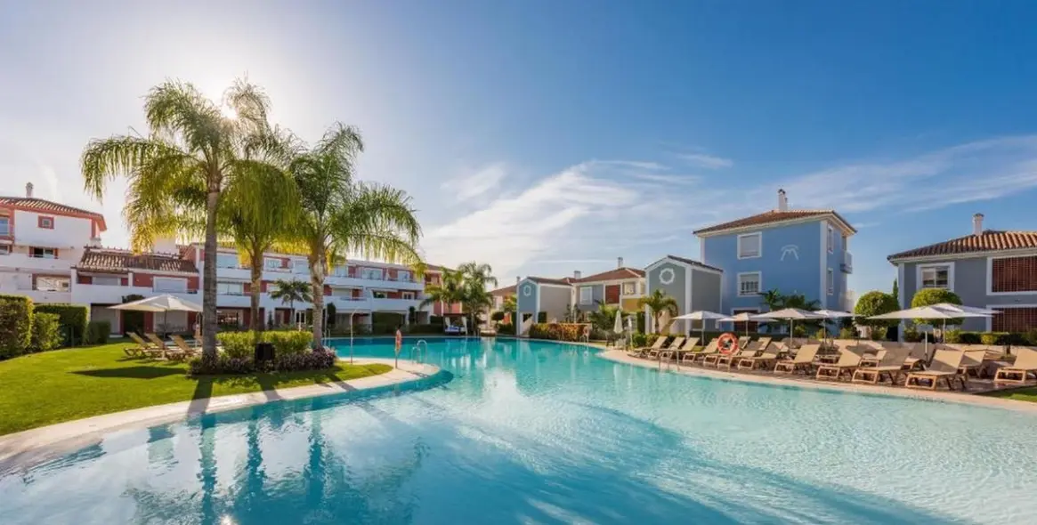 Alquiler a largo plazo de adosado en New Golden Mile 1