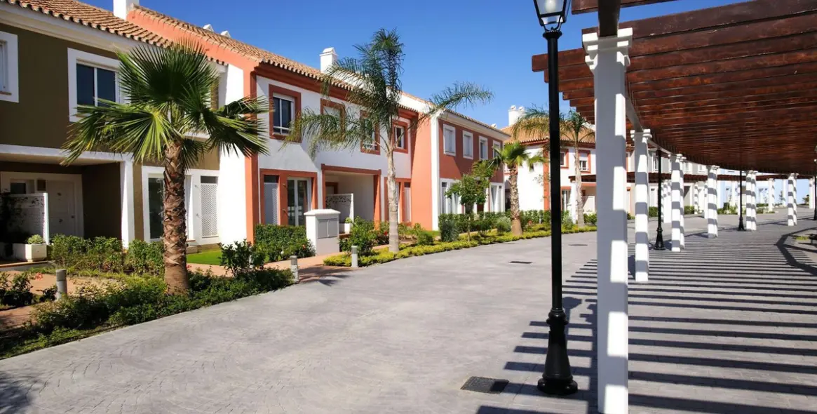 Alquiler a largo plazo de adosado en New Golden Mile 2