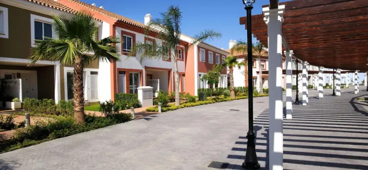 Long-term rent of townhouse in New Golden Mile 1