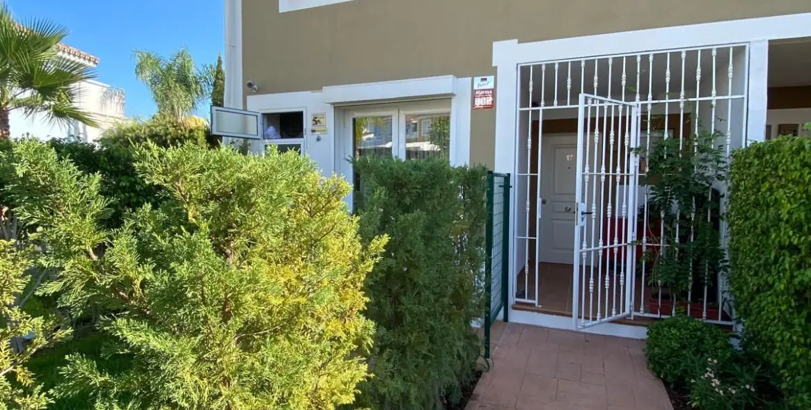 Alquiler a largo plazo de adosado en New Golden Mile 3