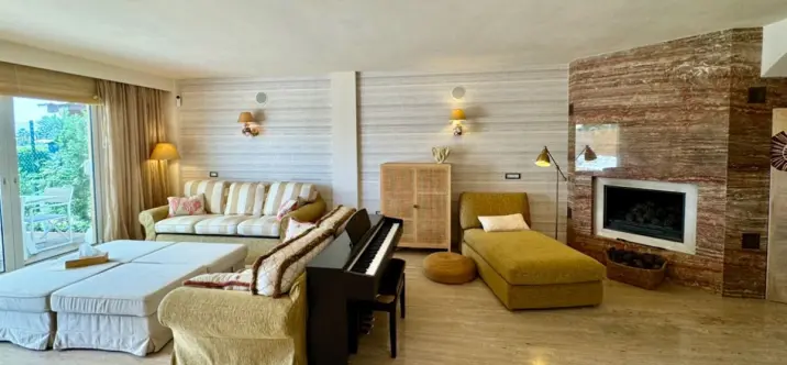 Long-term rent of townhouse in New Golden Mile 4