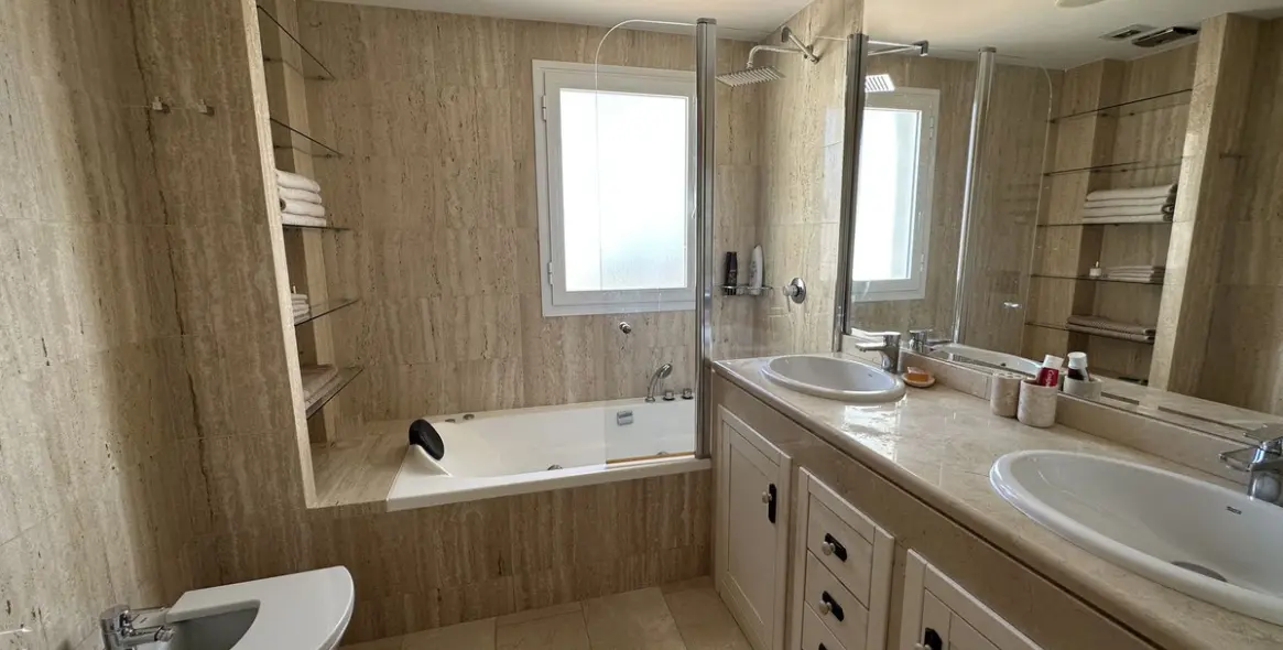 Alquiler a largo plazo de adosado en New Golden Mile 15