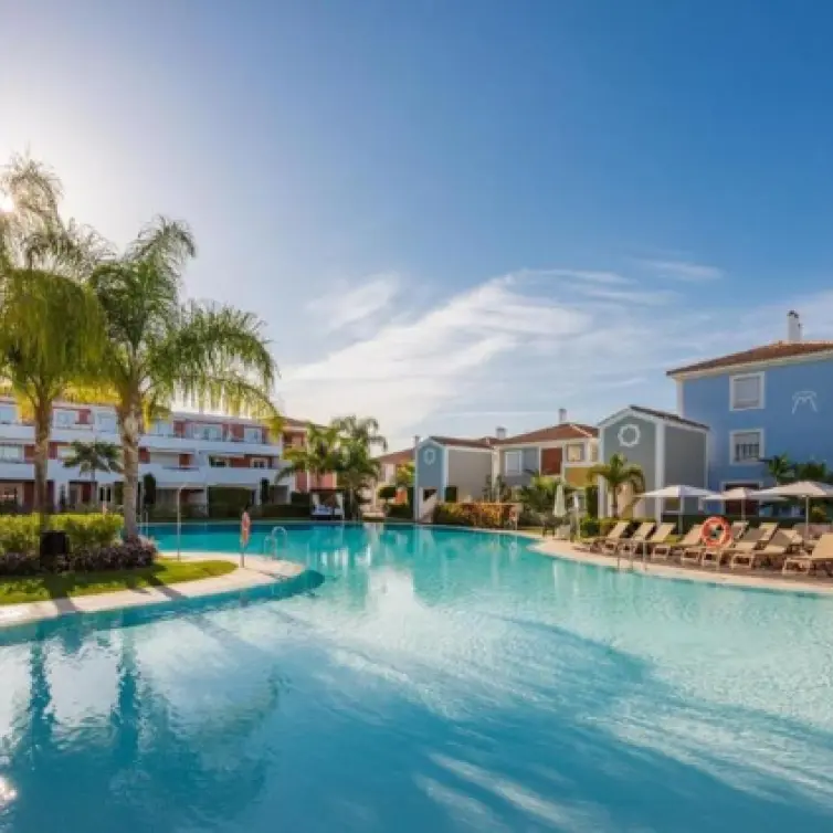 Long-term rent of townhouse in New Golden Mile