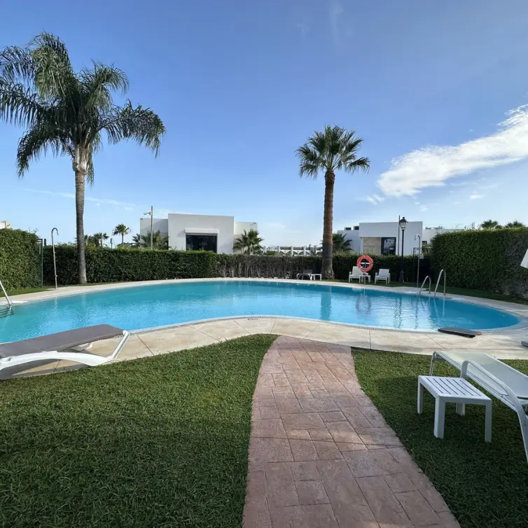 Long-term rent of townhouse in New Golden Mile