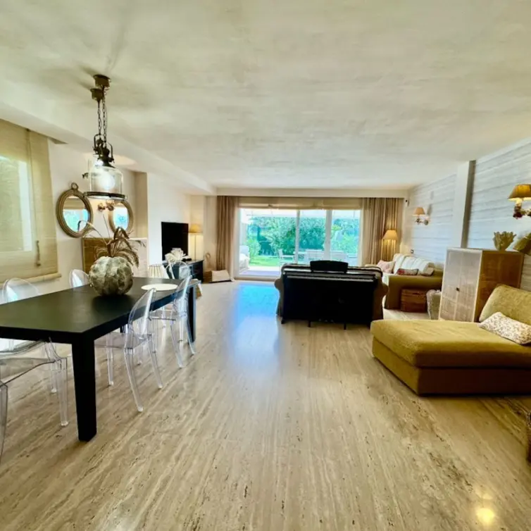 Long-term rent of townhouse in New Golden Mile