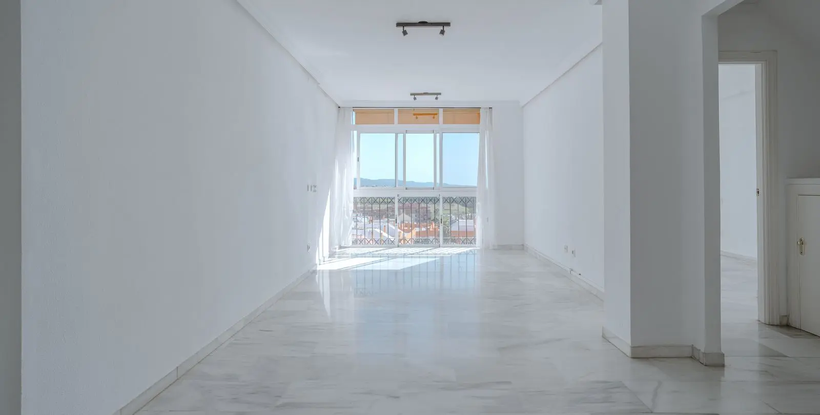 Sale of penthouse in San Pedro de Alcántara 2