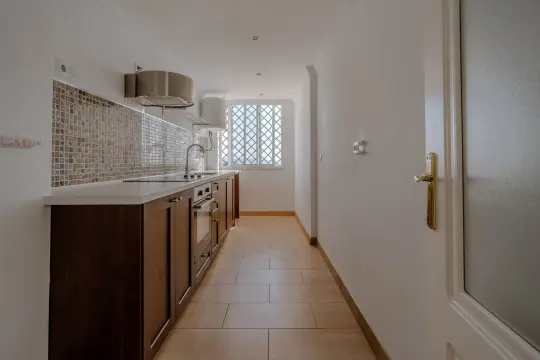 Image 4 thumb