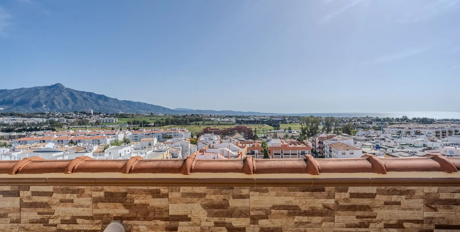 Sale of penthouse in San Pedro de Alcántara 24