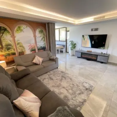 Продажа апартаментов на среднем этаже в Marbella