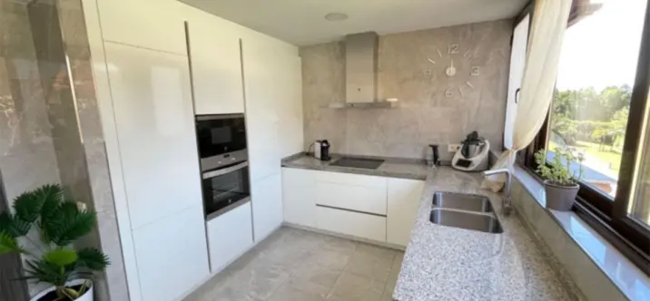 Продажа апартаментов на среднем этаже в Marbella 4