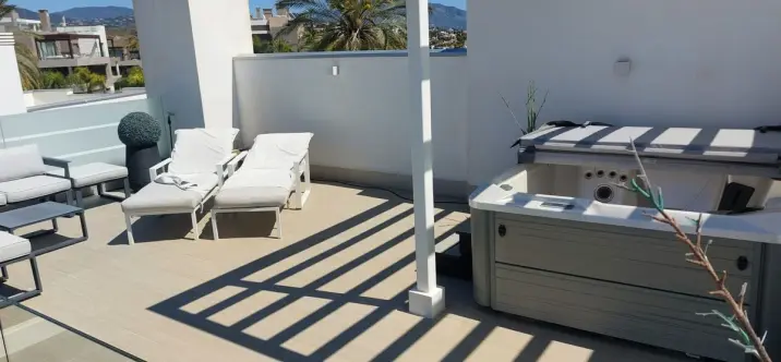 Venta de ático dúplex en New Golden Mile 1