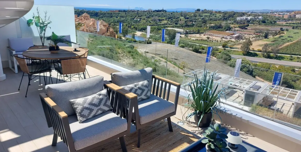 Продажа двухуровневого пентхауса в New Golden Mile 3