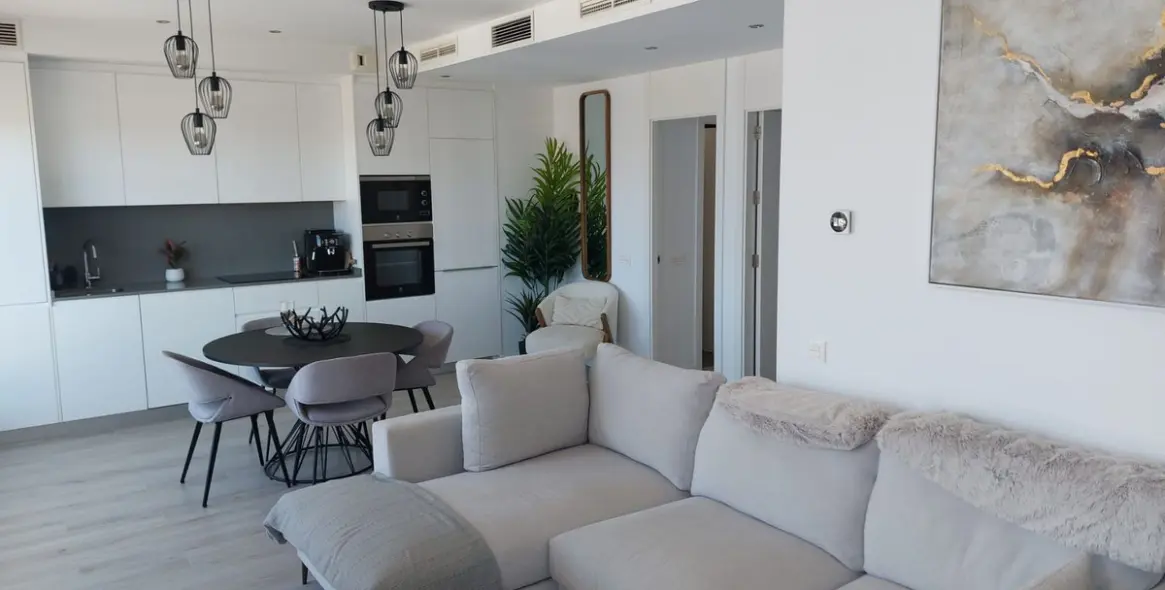 Продажа двухуровневого пентхауса в New Golden Mile 9