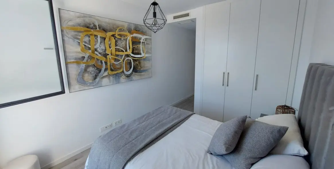 Продажа двухуровневого пентхауса в New Golden Mile 13