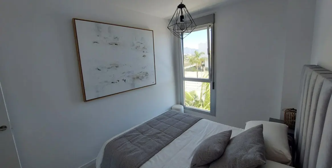 Продажа двухуровневого пентхауса в New Golden Mile 15