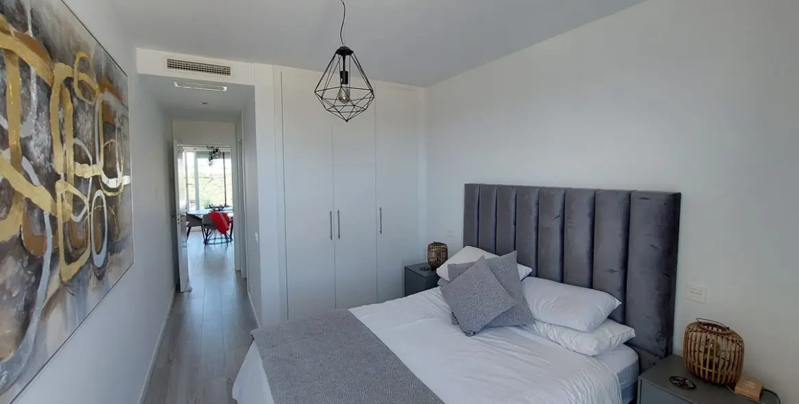 Продажа двухуровневого пентхауса в New Golden Mile 18