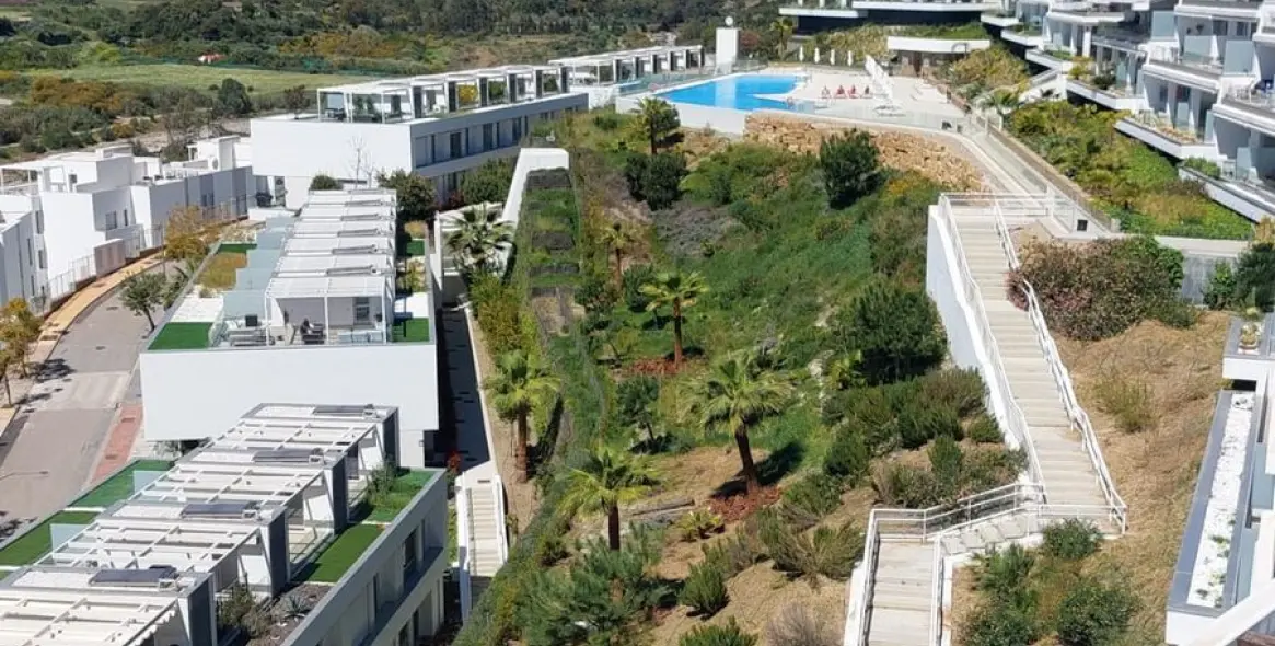 Продажа двухуровневого пентхауса в New Golden Mile 22