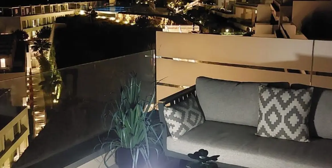 Продажа двухуровневого пентхауса в New Golden Mile 23