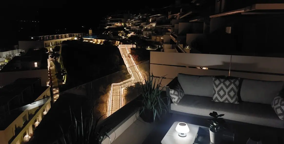 Продажа двухуровневого пентхауса в New Golden Mile 24