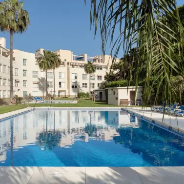 Venta de apartamento en planta media en Nueva Andalucía