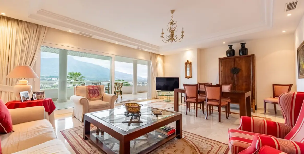 Продажа апартаментов на среднем этаже в Nueva Andalucía 2