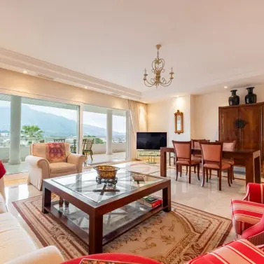 Venta de apartamento en planta media en Nueva Andalucía