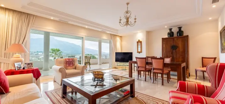 Venta de apartamento en planta media en Nueva Andalucía 1