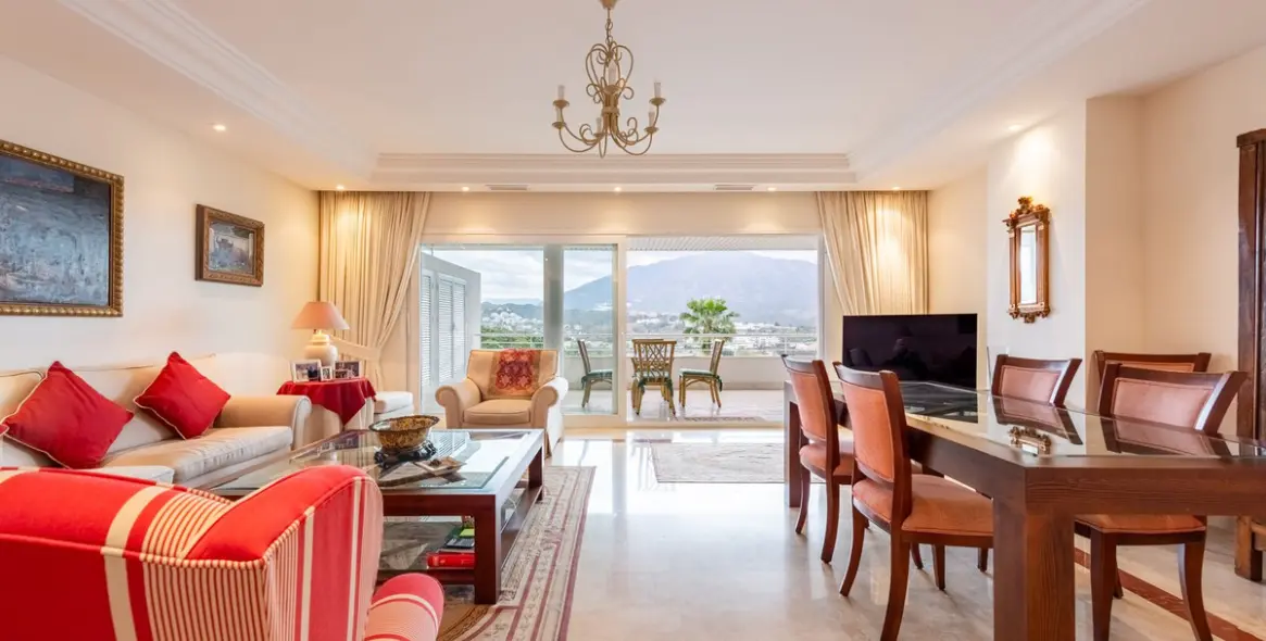 Продажа апартаментов на среднем этаже в Nueva Andalucía 3