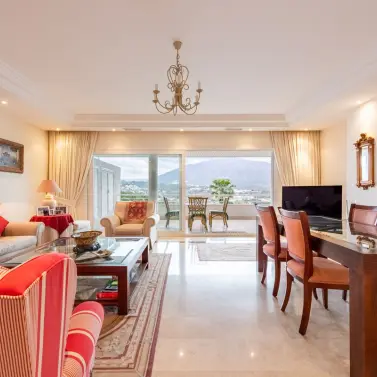 Venta de apartamento en planta media en Nueva Andalucía