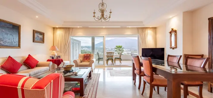 Venta de apartamento en planta media en Nueva Andalucía 2