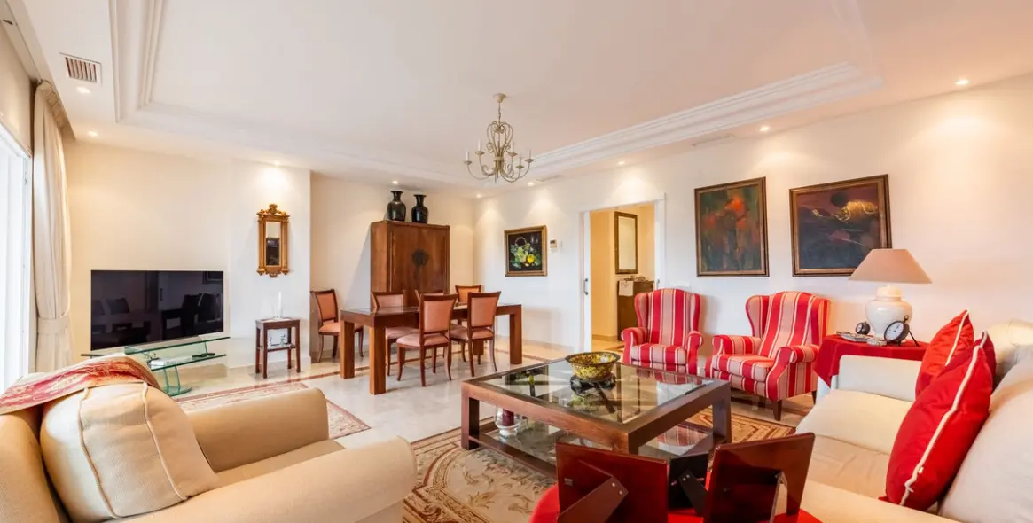 Продажа апартаментов на среднем этаже в Nueva Andalucía 4