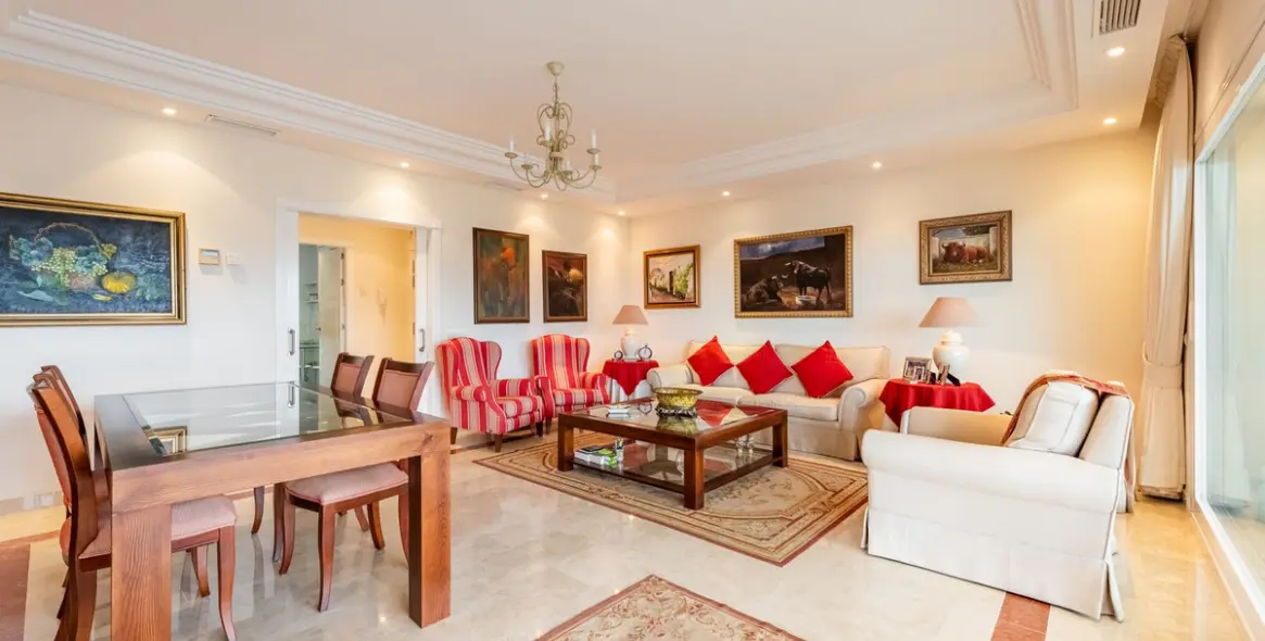 Продажа апартаментов на среднем этаже в Nueva Andalucía 5