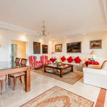 Venta de apartamento en planta media en Nueva Andalucía