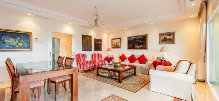 Venta de apartamento en planta media en Nueva Andalucía 4