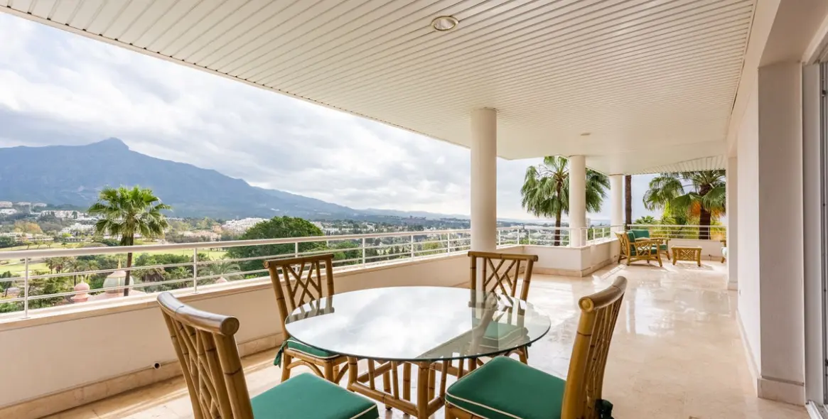 Продажа апартаментов на среднем этаже в Nueva Andalucía 7