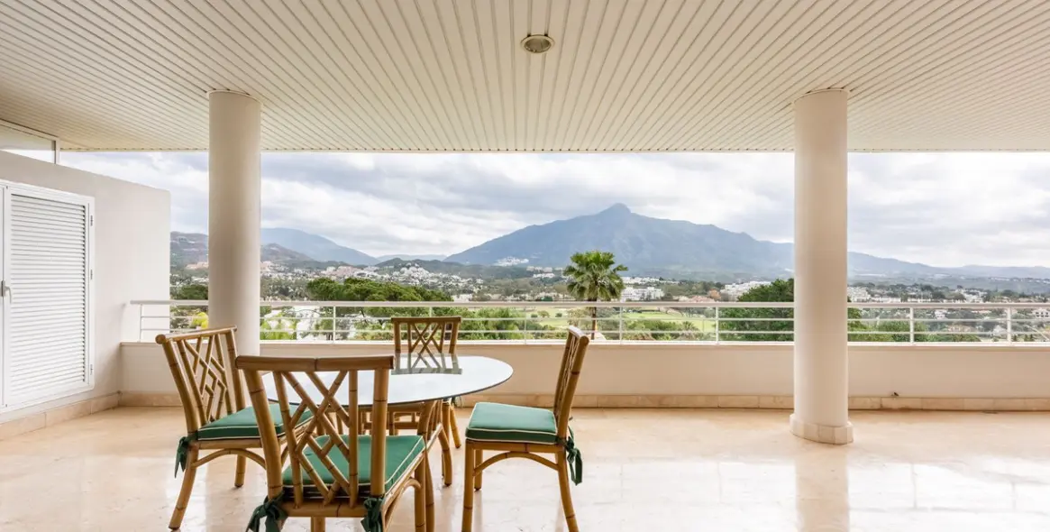 Продажа апартаментов на среднем этаже в Nueva Andalucía 8