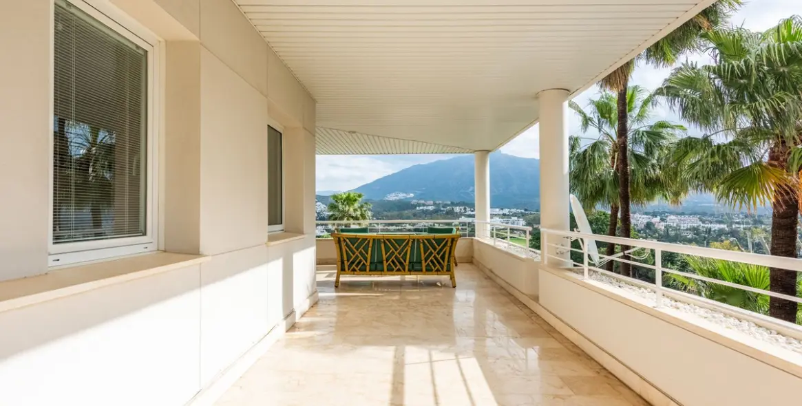 Продажа апартаментов на среднем этаже в Nueva Andalucía 9