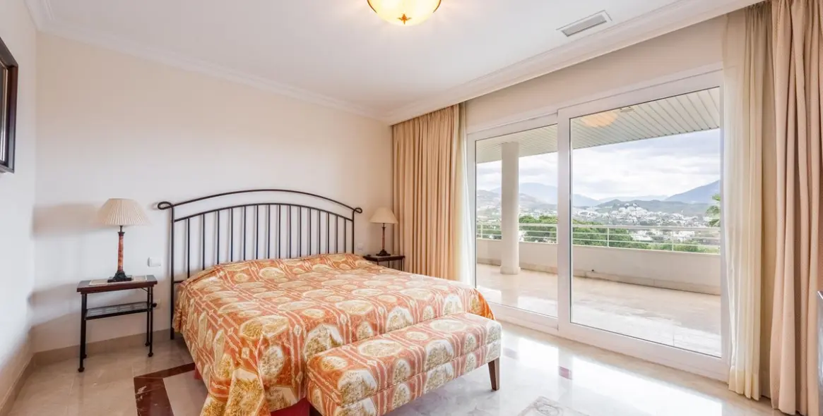 Продажа апартаментов на среднем этаже в Nueva Andalucía 13