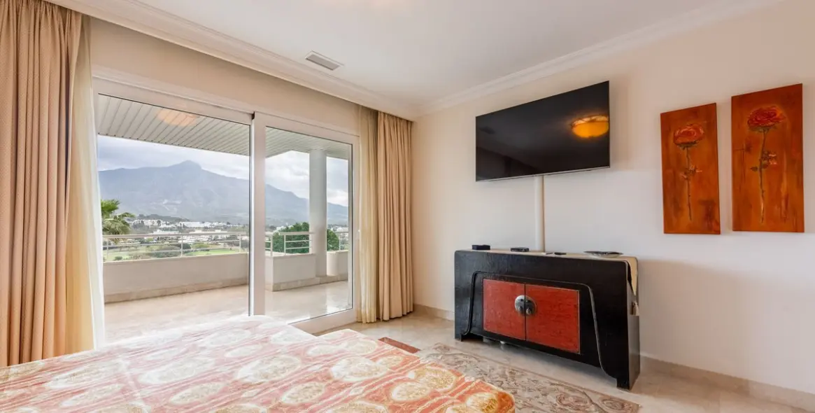 Продажа апартаментов на среднем этаже в Nueva Andalucía 14