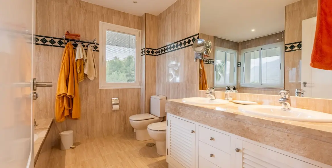 Продажа апартаментов на среднем этаже в Nueva Andalucía 15