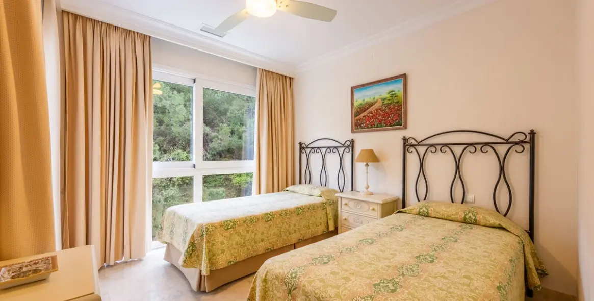 Продажа апартаментов на среднем этаже в Nueva Andalucía 20