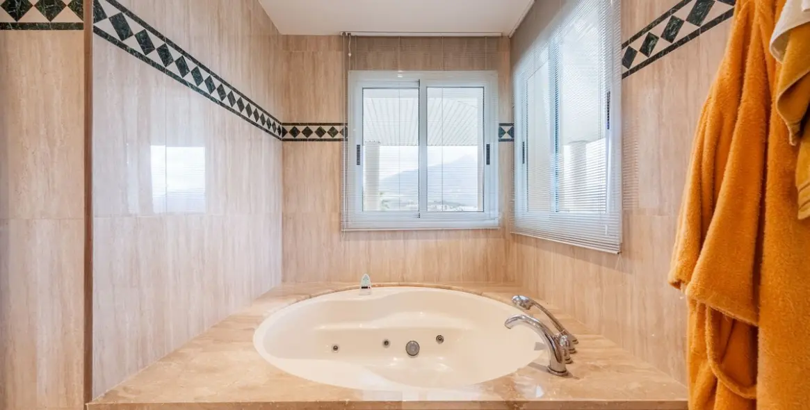 Продажа апартаментов на среднем этаже в Nueva Andalucía 23