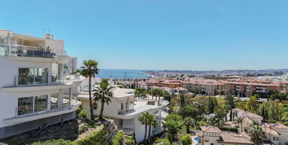 Venta de apartamento en planta media en Benalmadena 2