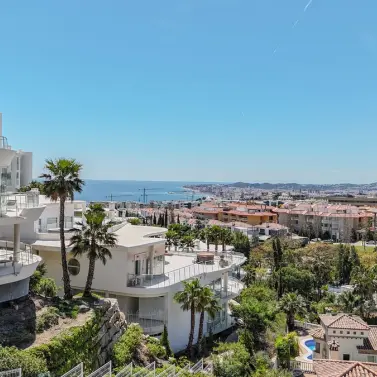 Venta de apartamento en planta media en Benalmadena