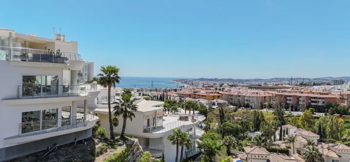 Venta de apartamento en planta media en Benalmadena 1