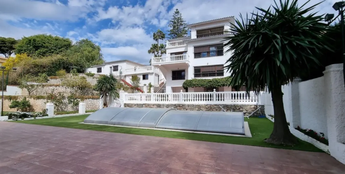 Venta de villa independiente en El Palo 3